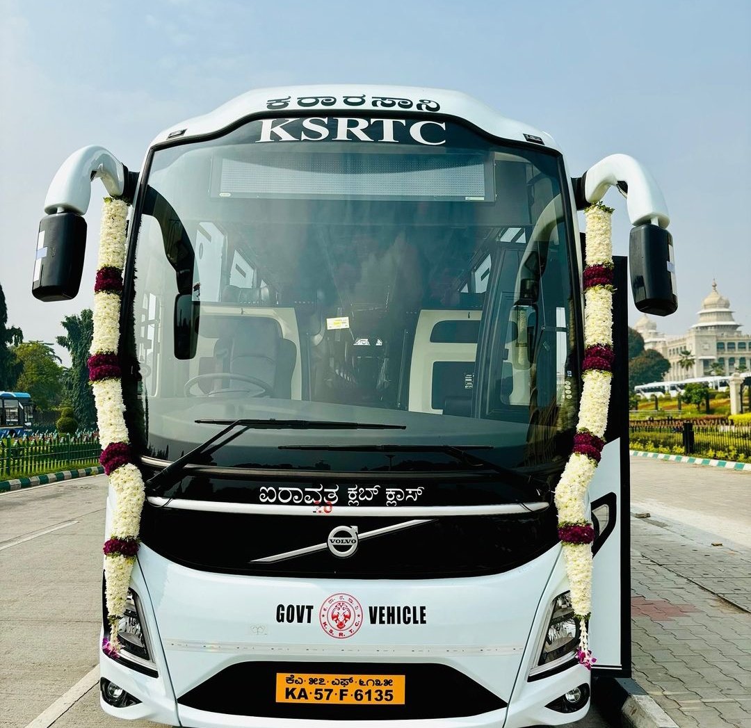 KSRTC is upgrading their fleet to new Volvo buses day by day
While TGSRTC is still struck in Ashok Leyland buses , over priced &amp; rated Lahari buses which are not meeting passenger's satisfactions @tgsrtcmdoffice <a href="/TGSRTCHQ/">TGSRTC</a>
PS provide good Volvo buses for the ticket prices we pay