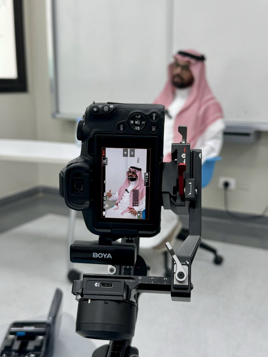يـارا tweet media