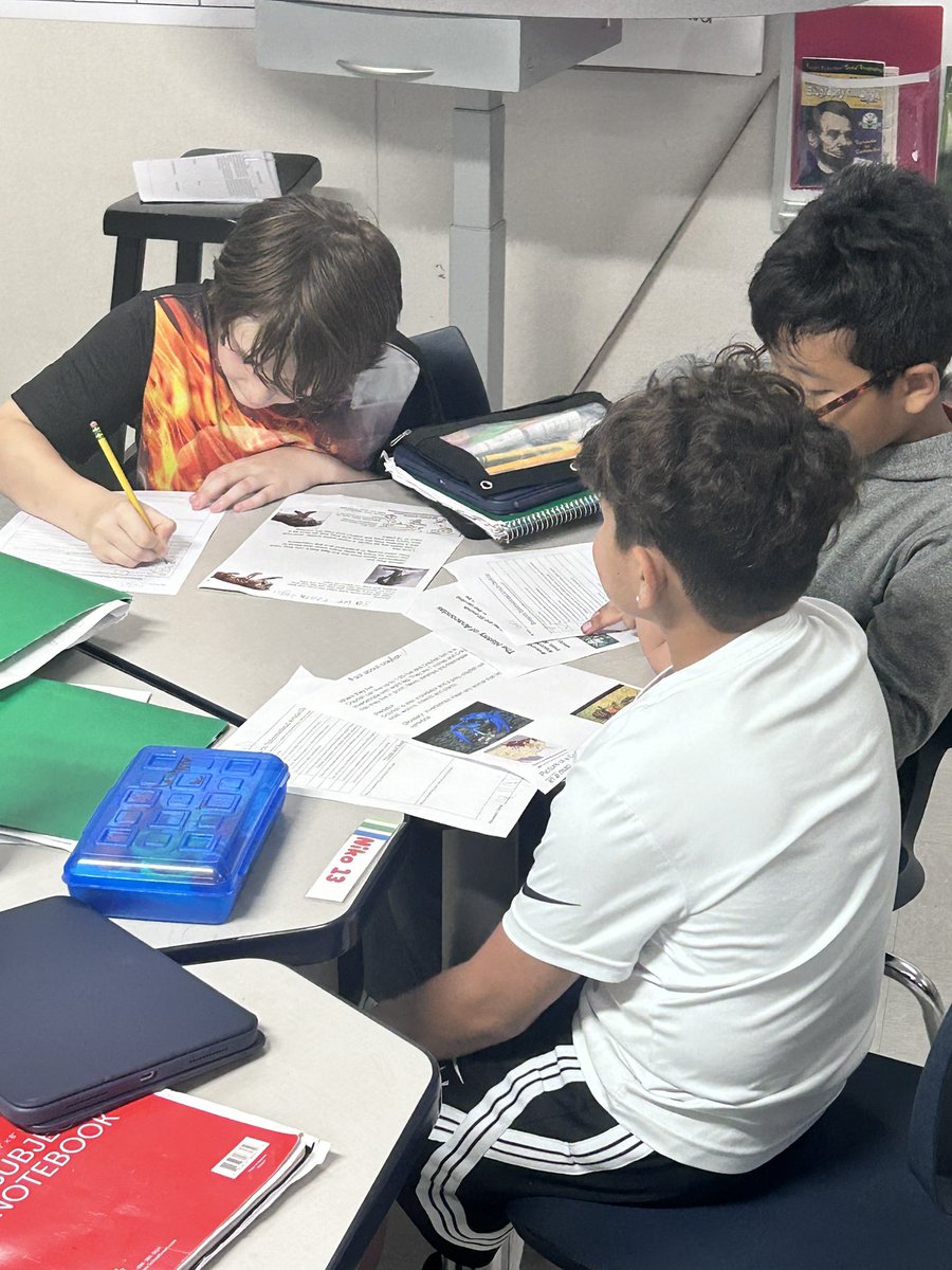 MsKAlexander_'s tweet image. Quiz Quiz Trade and Peer Editing make for an awesome Wednesday! #LISDScience #igtbavoyager @VickeryES