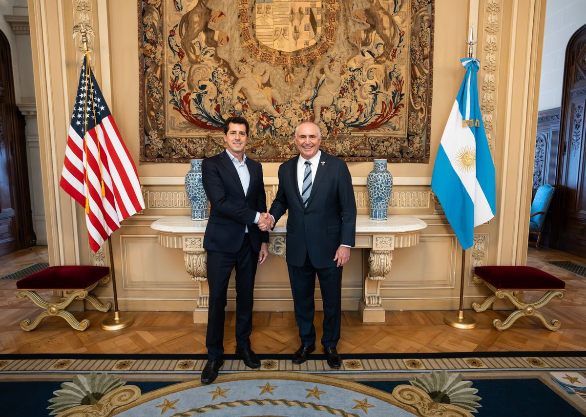 maurici0vera's tweet photo. Con el tema de la traición y las reuniones en el peronismo lo único que me parece es que hay que tratar de no escupir para arriba. Ni siquiera va con saña a esta altura, que conduzca el peronismo el que se la banque, pero para criticar por la junta hay que ser muy impoluto. https://t.co/mP8HtypPOA