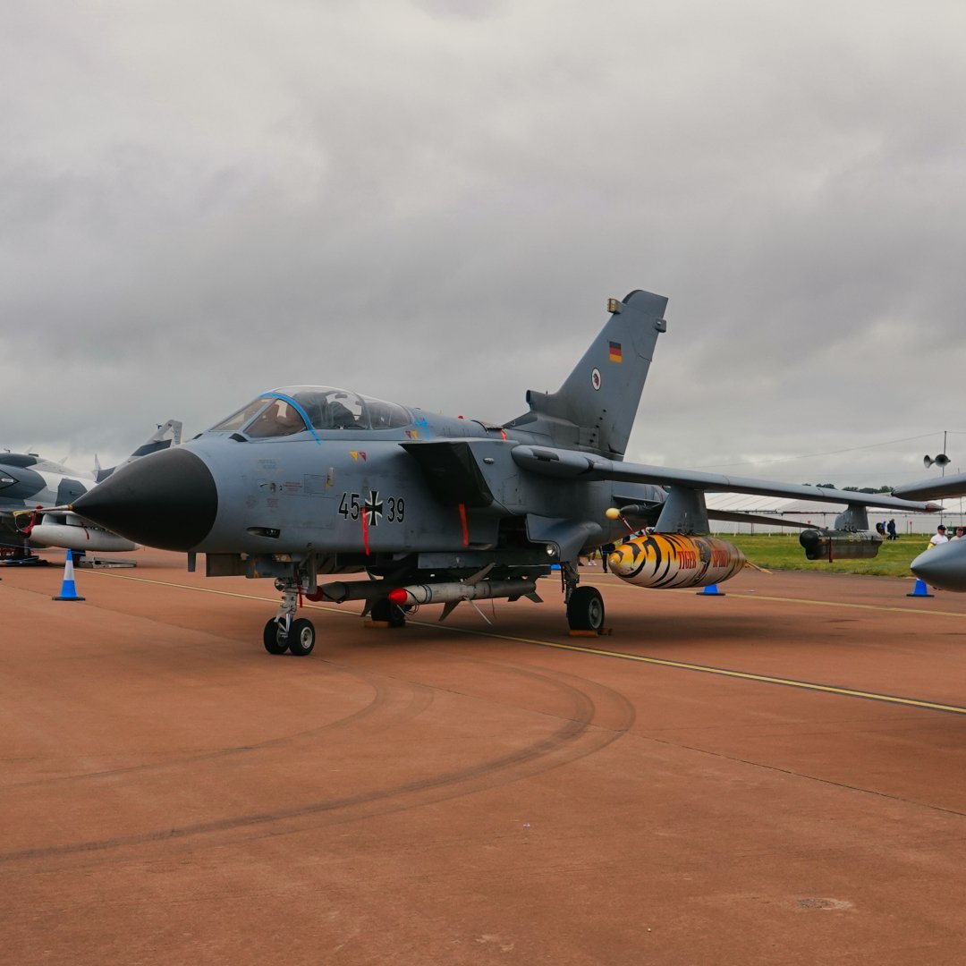 Michaelflying28's tweet photo. German Air Force Taktisches Luftwaffengeschwader 51 Panavia Tornado IDS 45+39 on static display at RIAT 24.

#riat #luftwaffe #germanairforce #bundeswehrkarriere #bundeswehr #wirdienendeutschland #teamluftwaffe #panavia #panaviatornado #tornado #panaviatornadoids #tornadoids https://t.co/atcNmx8M2J