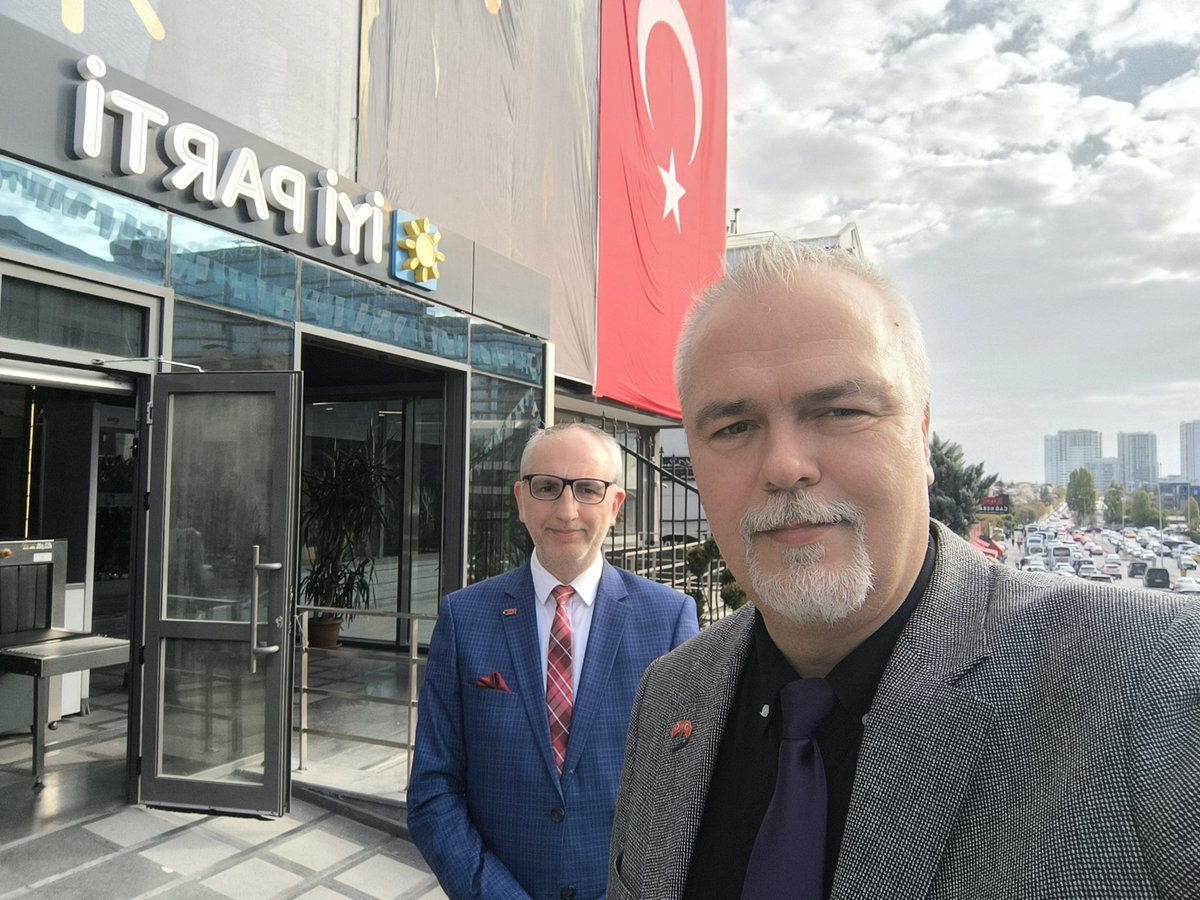 selcukem's tweet photo. Cumhuriyetimizin baskenti Ankara'da siyasi parti genel merkezlerine giderek 17 Kasim mitingimizin davetiyelerini teslim ederek mitingimize davet ettik. 

Emeğin Değeri Yok
#ÇırakStajyerAdalettenMahrum https://t.co/LFVTYxbee0