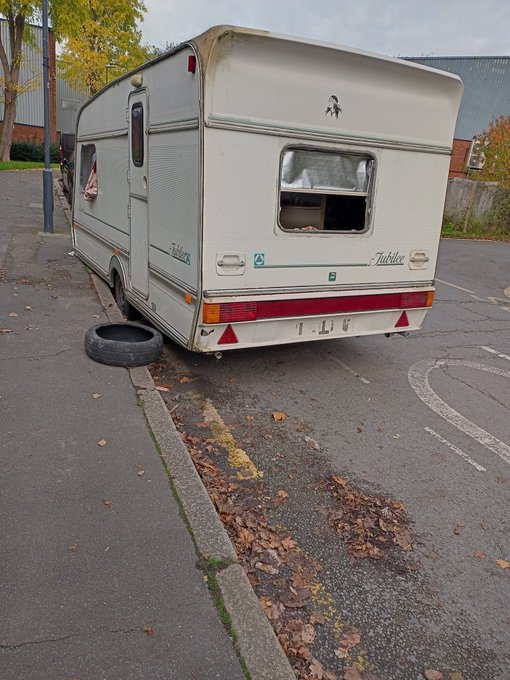 keepharrowtidy's tweet photo. Today I scratched off a "#caravan" from my "unusual items to #litterpick" list. I was going to a giant litter-picking sack out of smaller sacks but decided against it. #KeepHarrowTidy #litterpicking #litter #plasticwaste #keepbritaintidy #Harrow #rubbish #Harrowweald #flytipping https://t.co/oGfKmORcwb