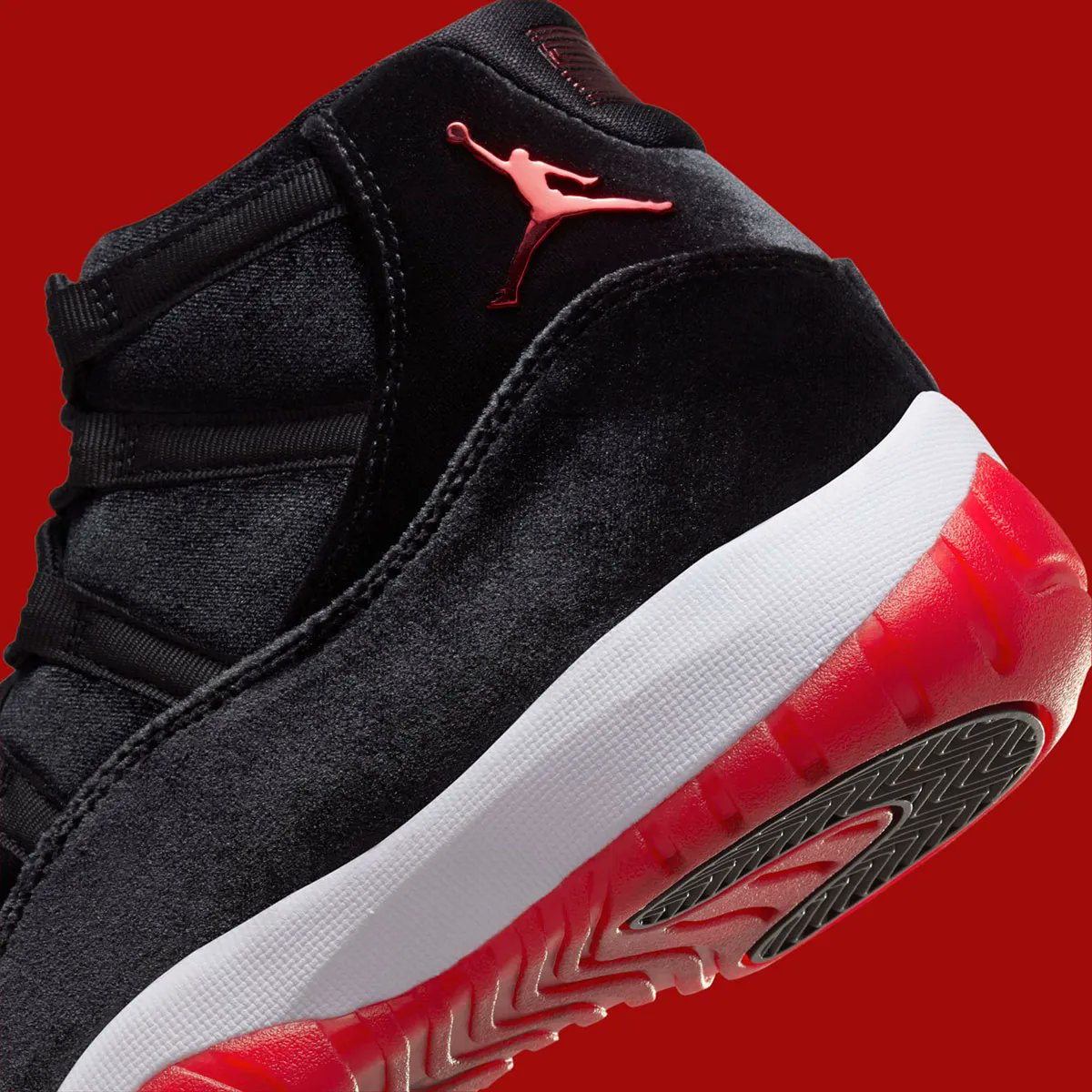 Ladies! Mark your calendars. The women's exclusive <a href="/Jumpman23/">Jordan</a> 11 Bred Velvet drop Nov 11. Who's trying to snag a pair? 

Photo credit: <a href="/SneakerNews/">Sneaker News</a>