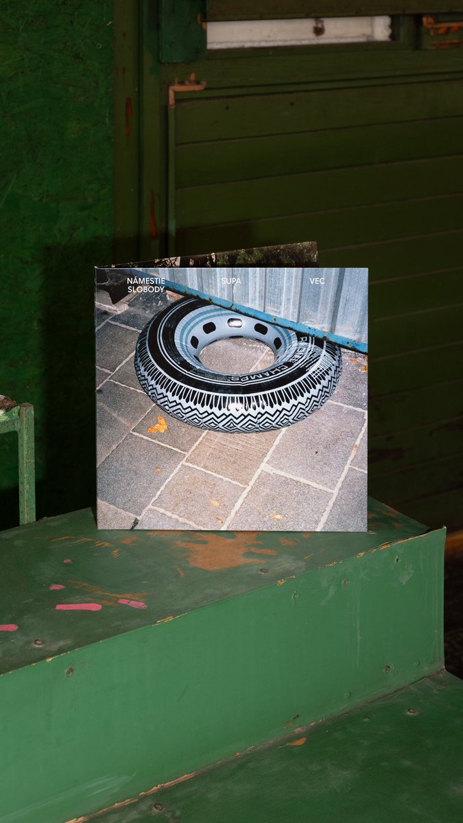 BranciKovac's tweet photo. Vinyl Námestie slobody je na e-shope
https://t.co/ttomd7XhWQ roztvárcí obal a hárok tématických nálepiek #samsystem https://t.co/P5iBKr6A8x