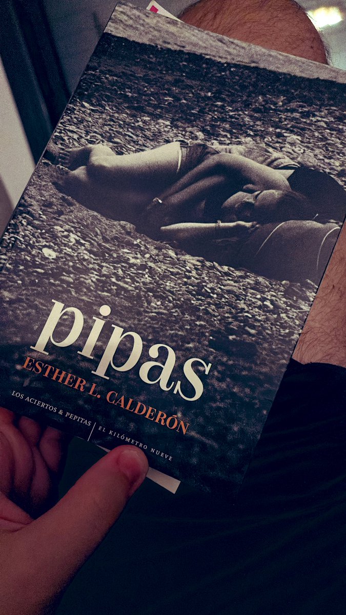 jicarnero's tweet photo. Entusiasmado y rendido a esta novela. Pocas veces ha leído a España tan bien contada; y, sobre todo, a nosotros, a los hijos de la periferia más periférica, a esos desgraciados e ilusos que somos. Y todo escrito con bondad, inteligencia y estilo (que, en el fondo, lo mismo son) https://t.co/GCTmYwjYLv