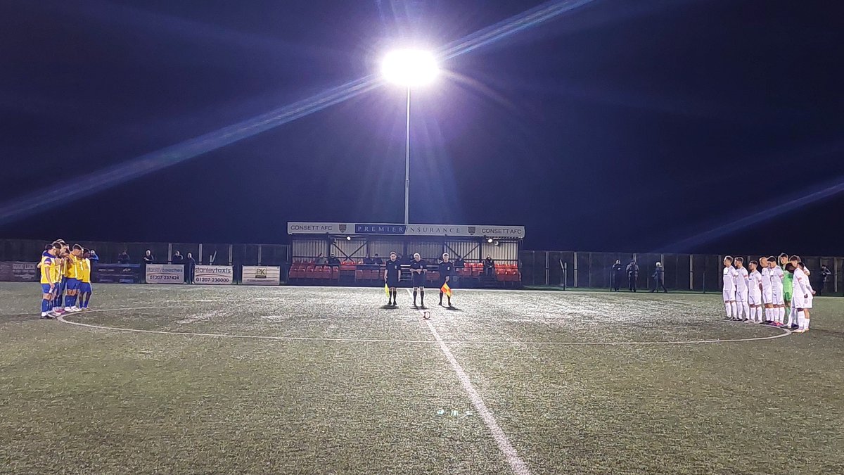 ConsettAFC's tweet photo. Before last night's game we had a minute's silence for Richard Murray, a loyal Consett fan for well over 40 years, who died at the weekend, aged 59.
We were honoured to have his son John there to hand over a supporters' Man of the Match award post-match to @rymckinnon #RIPRichard https://t.co/BTXo7gecxp
