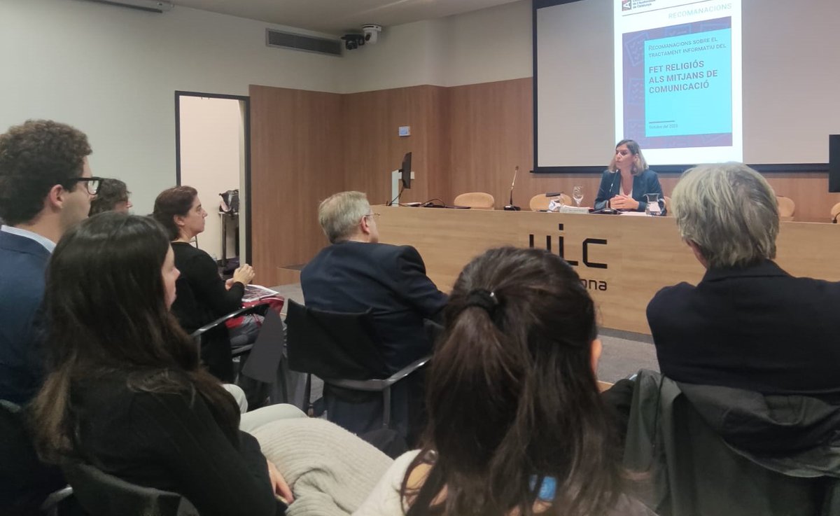 Consell_Audio's tweet image. La vicepresidenta del @Consell_Audio, @laurapinyol, acompanyada pel conseller @ecasasgironella ha explicat les recomanacions sobre el tractament religiós a l’acte de presentació del Diccionari de les religions  #UIC #ActualitatCAC #religió