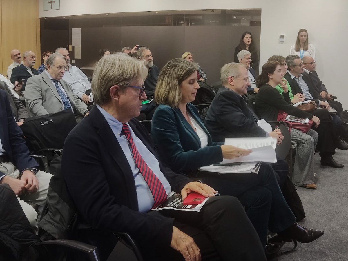 Consell_Audio's tweet image. La vicepresidenta del @Consell_Audio, @laurapinyol, acompanyada pel conseller @ecasasgironella ha explicat les recomanacions sobre el tractament religiós a l’acte de presentació del Diccionari de les religions  #UIC #ActualitatCAC #religió