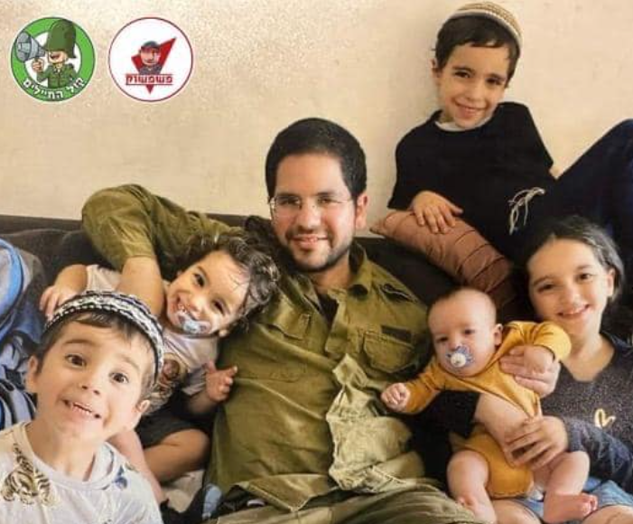 olivia220's tweet photo. #GiladElmaleh (HY'D ), #30ans, #père de #cinqadorablesenfants, #mari de #Shir.
Il a fait plus de 200 jours de réserve cette année, un savant de la Torah qui pour ses 30 ans, ne voulait pas de fête, il voulait continuer à avoir le temps d'étudier plus mishnayot et Torah
Ingénieur civil, volontaire et dévoué père et âme aimante.
Un #survivant de l'#Holocauste de #94ans est venu à ses #funérailles, ils lui ont demandé que faites-vous ici ?
Il a dit que #Gilad m'a toujours aidé.
Ce sont les "meilleurs de nos fils qui donnent leur vie pour leur patrie" 💔🇮🇱
Que sa mémoire soit une source de bénédictions.
#AMISRAELHAI 💙💙💙🇮🇱🇮🇱🇮🇱