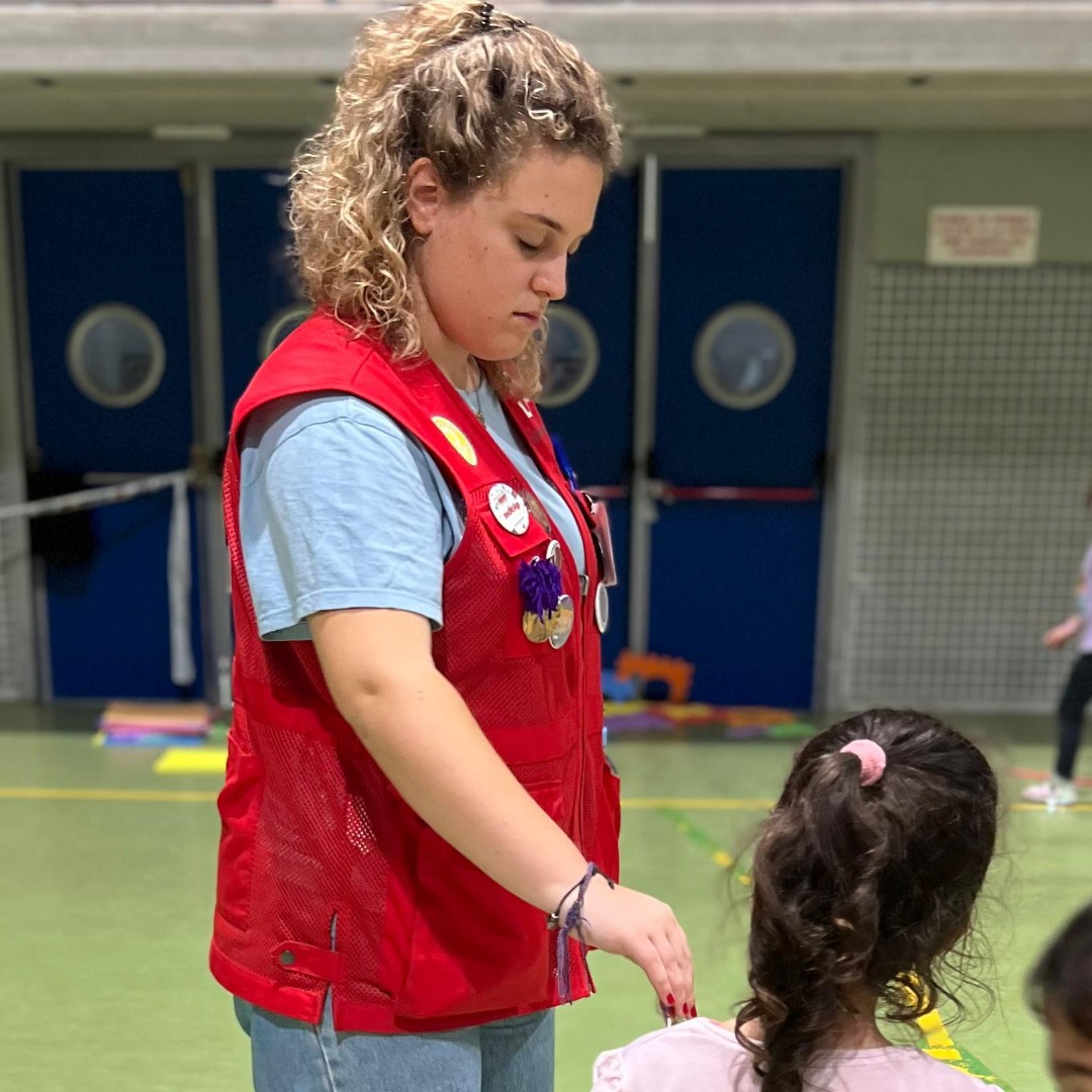 CruzRojaEsp's tweet photo. #DanaComunidadValenciana: Activamos el equipo especializado en atención a la infancia en emergencias para hacer más agradable la estancia de niños y niñas en los albergues habilitados. Foto: Torrent, Comunidad Valenciana, esta noche. https://t.co/AHhixLvUAz