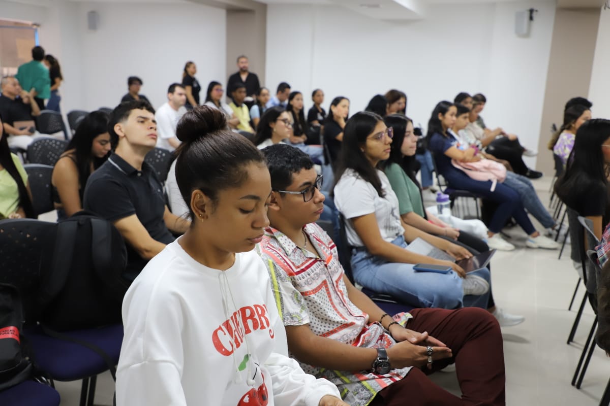 zullyprofesora's tweet photo. Esta mañana inició el I Congreso de Comunicación Digital que realiza el Programa de Comunicación Social y Periodismo @ComSocial_udes de la Universidad de Santander @udes_oficial https://t.co/YpyLrP3IId