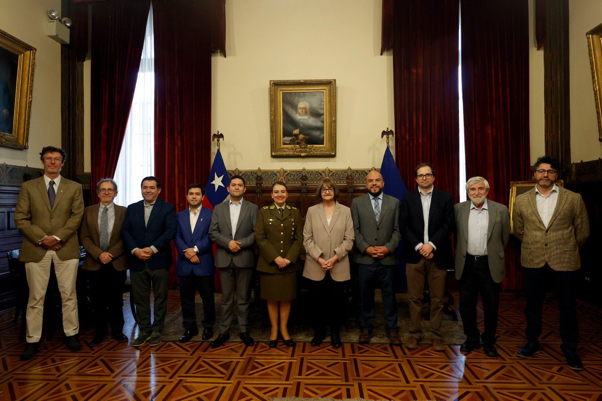 Firmamos un importante convenio de trabajo con distintas facultades de la Universidad de Chile en el marco de la nueva Ley de Seguridad Privada, sus sistemas de información, la nueva matríz de riesgo y nueva institucionalidad. Es un hito importante sobre una materia clave para la