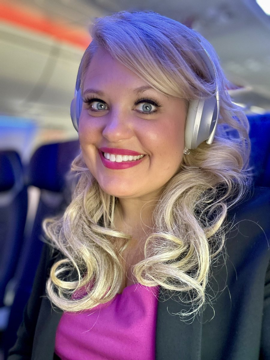 AllisonRMyers's tweet photo. When there are only 60 passengers on your @SouthwestAir flight it feels like flying private. #RowToMyself #SouthwestAir 
✈️✈️✈️ https://t.co/dYQ55HrAz1