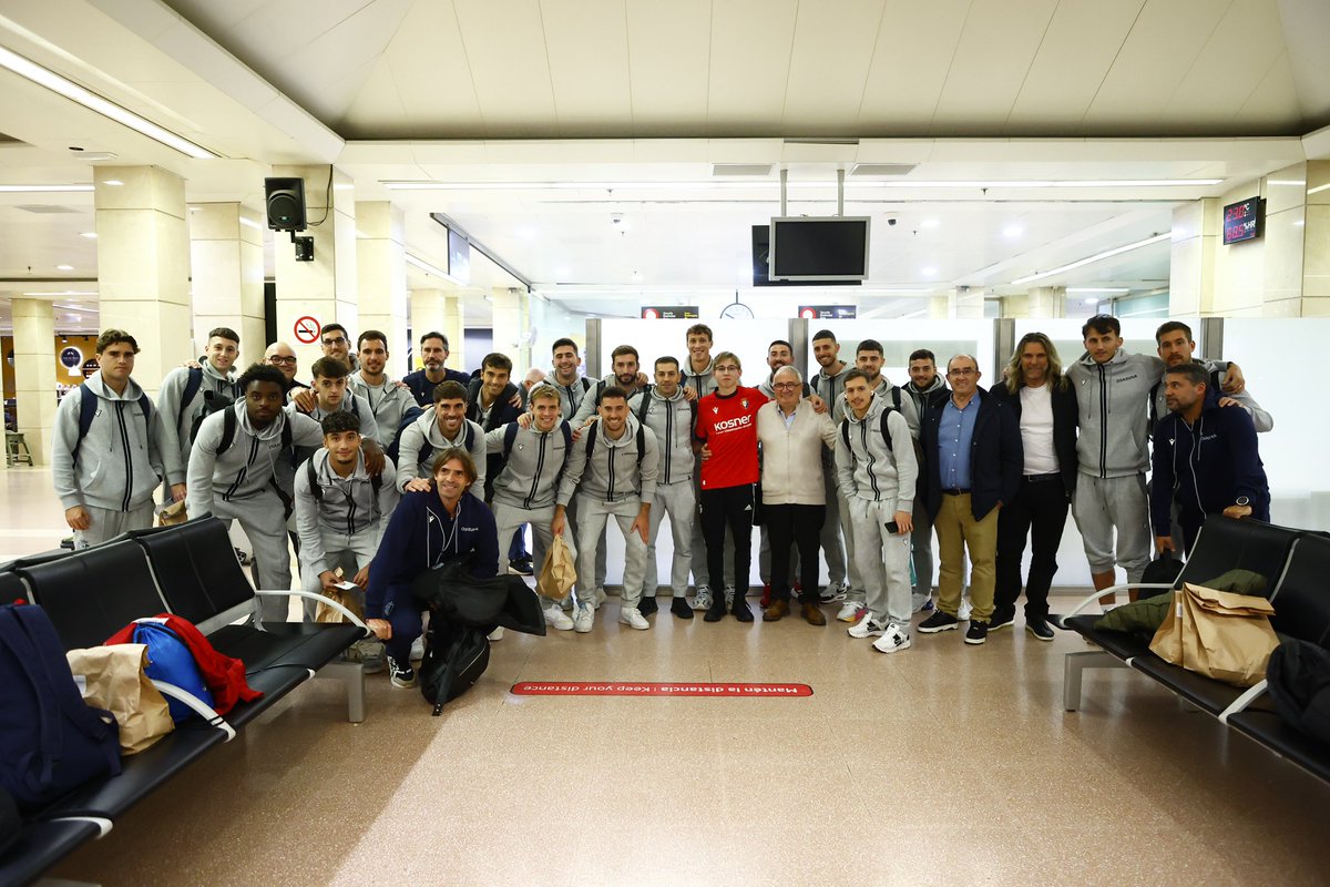 ❤️ Jakes Jimeno se había desplazado en autobús desde Navarra hasta Chiclana para animarnos. No ha podido disfrutar del partido, pero regresa a casa junto a su equipo.

🥰 Somos una familia. Somos Osasuna.