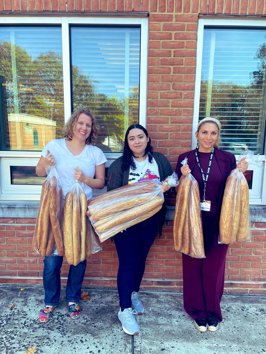 Jillian Elkaim (@theforestcs) on Twitter photo Baguettes 🥖 all around! Thank you to the fabulous <a href="/GlenstoneMuseum/">Glenstone Museum</a> for your donation💜. We greatly appreciate your kindness and your carbs 😉. <a href="/DrJaneEnnis/">Jane Q. Ennis, Ed.D.</a> <a href="/CSMCPS_Leader/">Hope L. McGuire</a> <a href="/LearnerOSSI/">Greg Mullenholz</a> Baguettes 🥖 all around! Thank you to the fabulous <a href="/GlenstoneMuseum/">Glenstone Museum</a> for your donation💜. We greatly appreciate your kindness and your carbs 😉. <a href="/DrJaneEnnis/">Jane Q. Ennis, Ed.D.</a> <a href="/CSMCPS_Leader/">Hope L. McGuire</a> <a href="/LearnerOSSI/">Greg Mullenholz</a>