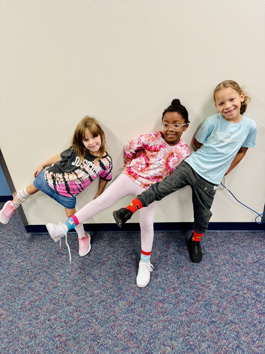 Make wise choices not wacky ones! 👒🧦#WeAreMcNeil #TeamMcKinney <a href="/McNeilElem/">McNeil Elementary</a>