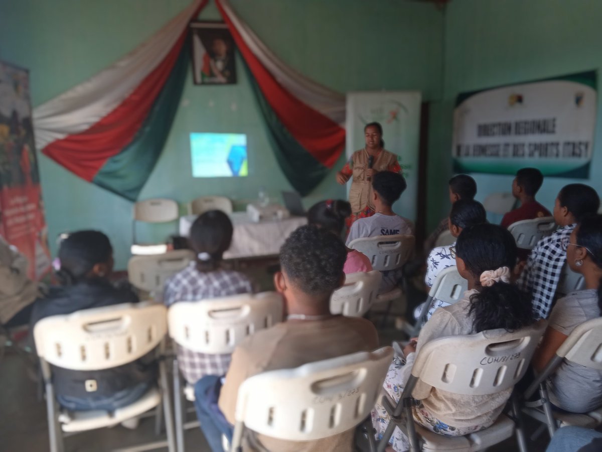 IharisoaFaly's tweet photo. 👉I was glad to interact with youth in the Itasy Region in Madagascar. Thank you Coopération Région Nouvelle Aquitaine-Région Itasy for your collaboration.
#BeTheFutureToday
@ministeremjs
@_AfricanUnion
@AUYouthProgram https://t.co/MBRC3l4PdM