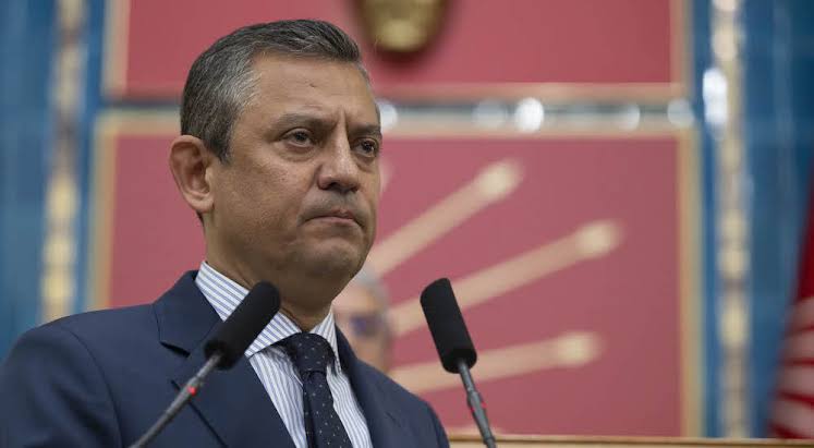 metruk_haber's tweet photo. #SONDAKİKA | CHP lideri Özgür Özel: “Esenyurt, Kürt vatandaşlarının yaşadığı bir yer, neden kayyum atıyorsunuz.” https://t.co/fTt5j9NUtt