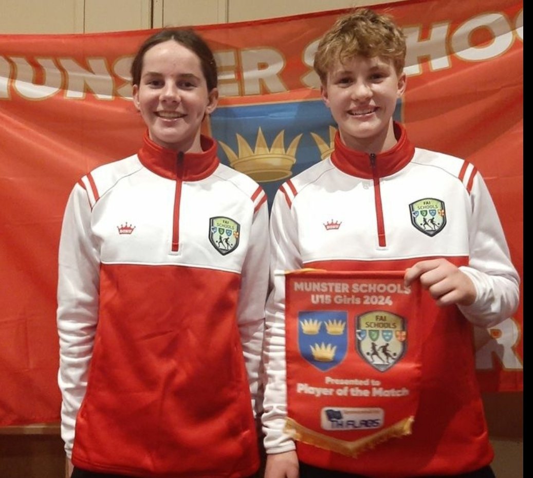 AvondaleUtdFC's tweet photo. Leah O'Leary Callander receiving Player of the Match award in Munster Girls Under 15s Schools  Inter Provincial 🆚 Leinster. 👋 https://t.co/5vbfjVQBle