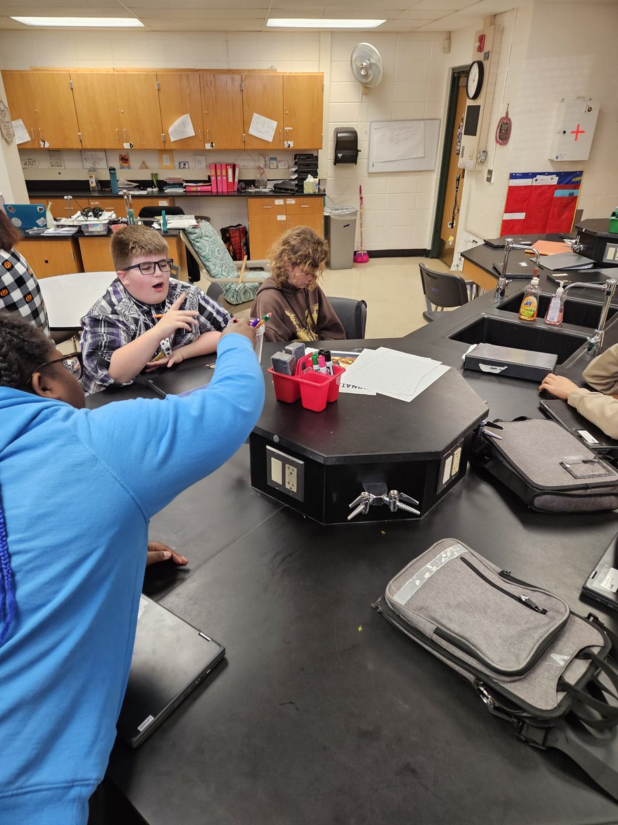 Ms. Floramo uses a "pencils-in" strategy to ensure all students participate in science talk. #BeEvergreen #CMSsuccess