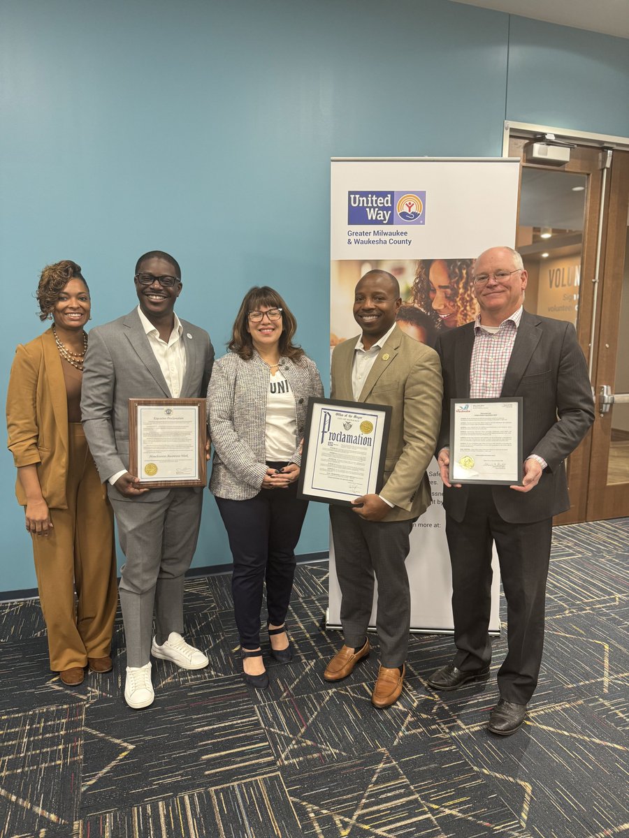 MayorMKE's tweet photo. This week is Homeless Awareness Week in Milwaukee! We’re using proven strategies to support families and opening Winter Warming Rooms to ensure no one sleeps outdoors. For info on resources, call 2-1-1. #HomelessAwarenessWeek https://t.co/7rJVYB44mm