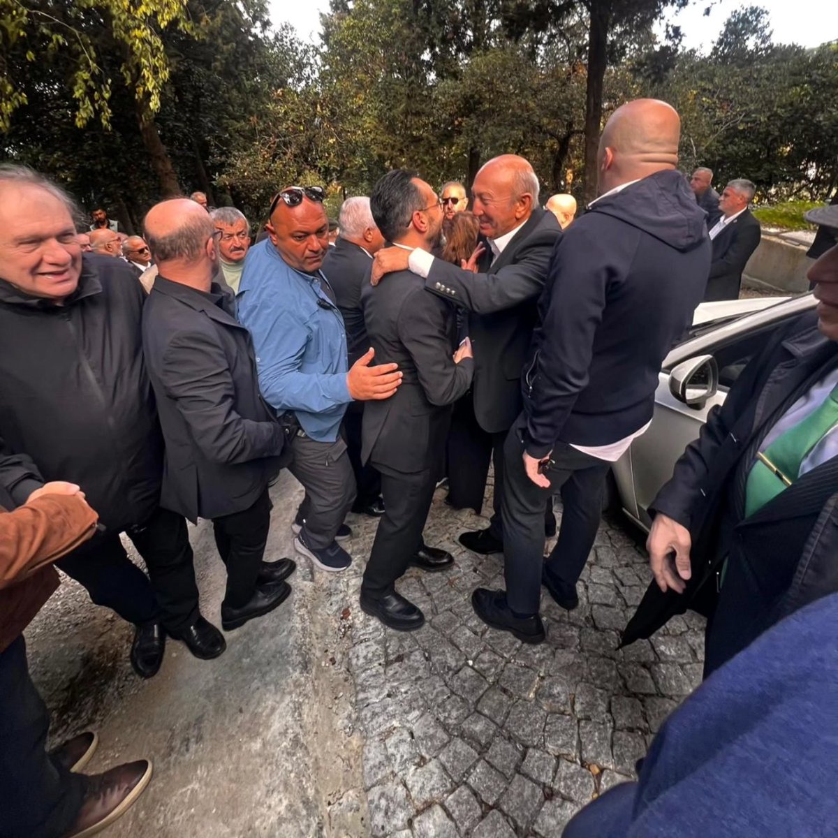 Merhum 21. Başbakanımız  Ahmet Mesut YILMAZ ın ölümünün seneyi devriyesi sebebiyle ebedi istirahatgahında düzenlenen anma programına sayın  bakanımız <a href="/ATalipOzdemir1/">Ali Talip Özdemir</a> ile katılım gerçekleştirip okunan dualara eşlik ettik. Başbakanımıza tekrar Allahtan rahmet diliyorum.