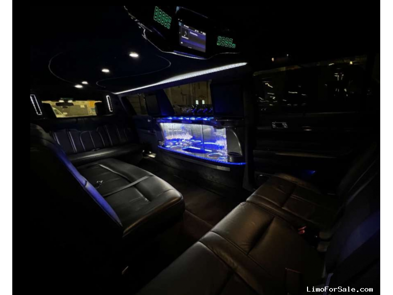 LimoForSale_com's tweet photo. 2018, Lincoln MKT, SUV Stretch Limo, Royale:  

 Year OEM Built:
 
 2018 

 Make &amp; Model:
 
 Lincoln MKT 

 Price:
 
 $55,900 

 Body Style:
 
 SUV Stretch Limo 

 Coach Builder:
 
 Royale 

 Mileage:
 
 83,200 miles 

 Category:
 … https://t.co/EqwxJIk5ZR https://t.co/6gSTAZ0xJF