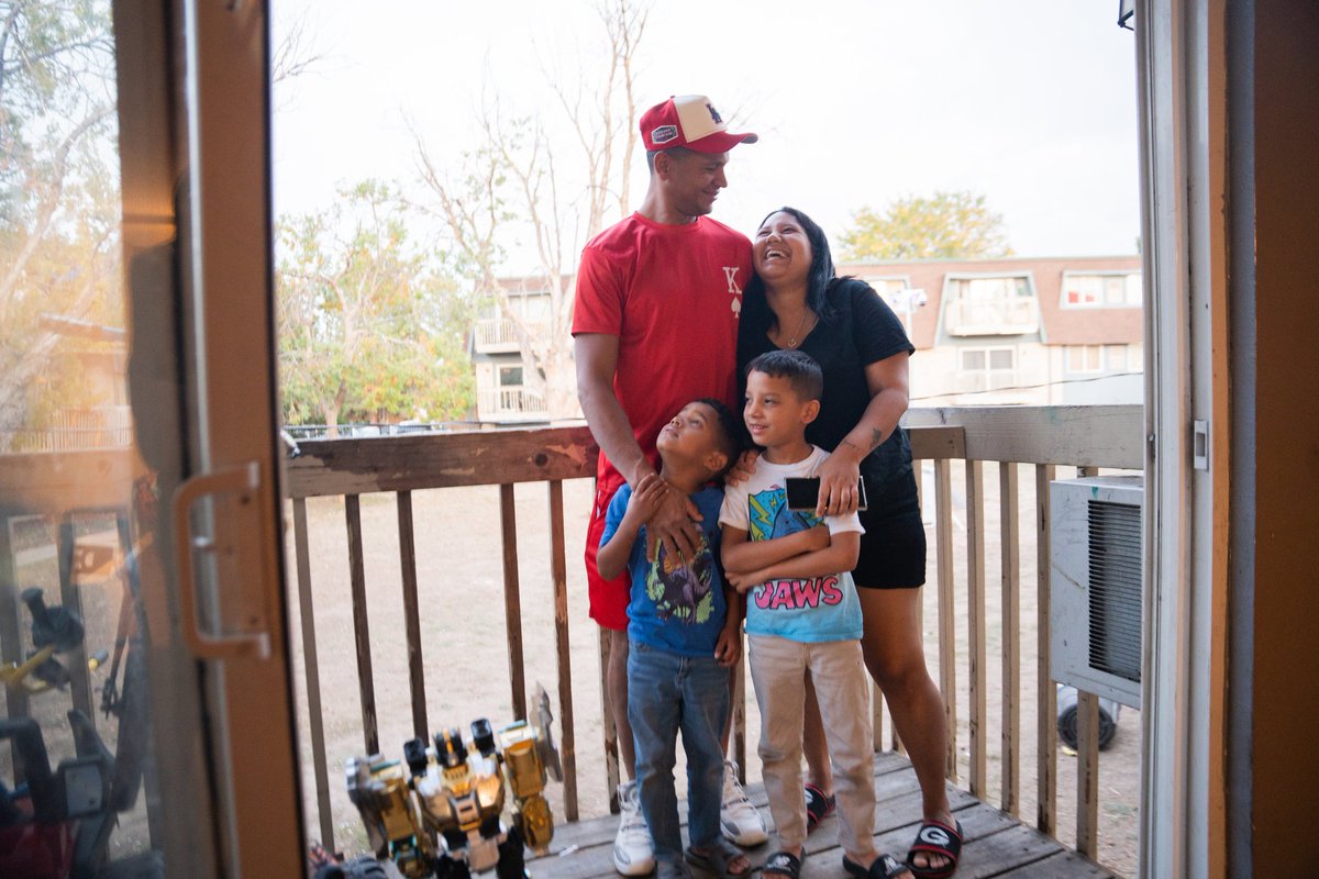 HumanizingStory's tweet image. Pushing back against the false, hateful, racist dangerous rhetoric about the #Venezuelan #immigrants in #AuroraCO that the @realDonaldTrump campaign continues to lie about.  Read full post in link below.  
instagram.com/p/DBwqx6Byy_e/…
@KamalaHarrs