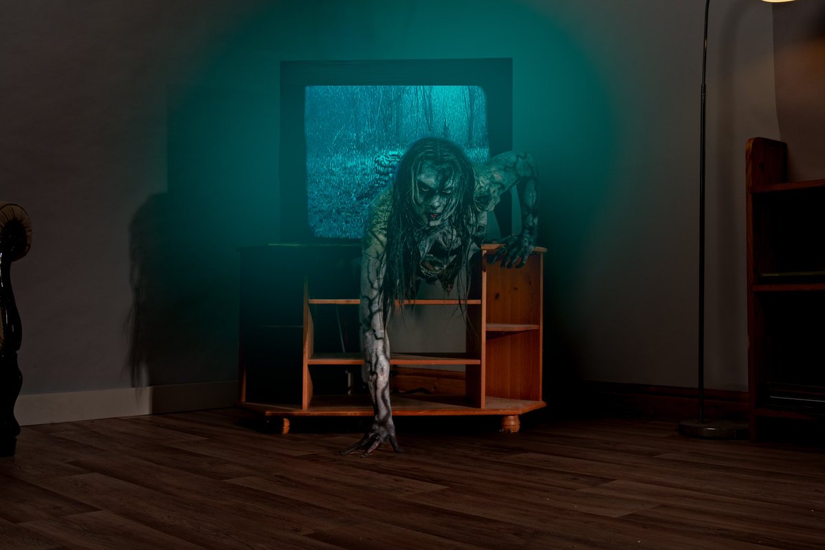 firstadekit's tweet image. You start to play it... and it’s like somebody’s nightmare. Then suddenly, this woman comes on. Smiling at you, right? Seeing you... through the screen. Then when it’s over, your phone rings. Someone knows you watched it. And what they say is, ‘You will die in seven days’