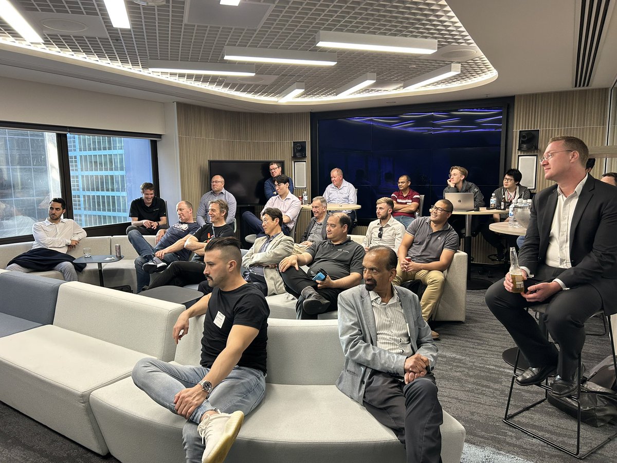 VMUGSydney tweet media