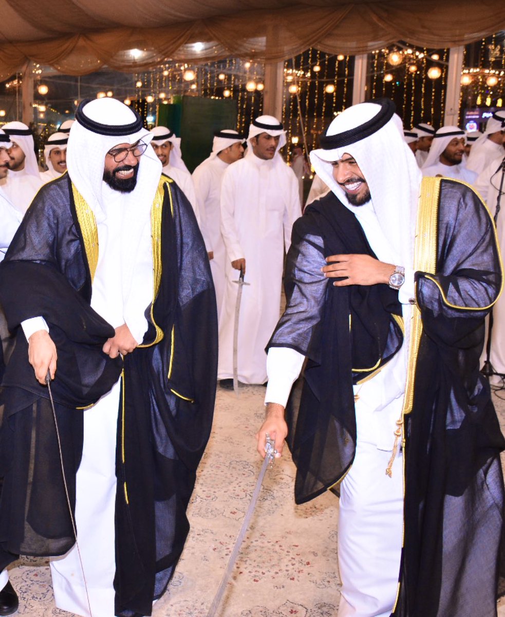 اغنيتني يابوي عن مجمل الناس
واتعبتني من قو راسك وعزمك

اركض ورى كسب المراجل على ساس
ولا جيت حول اسمك ولا نص قسمك

وامشي مماشي كلها ترفع الراس
واقلط بصدر المجالس من اسمك