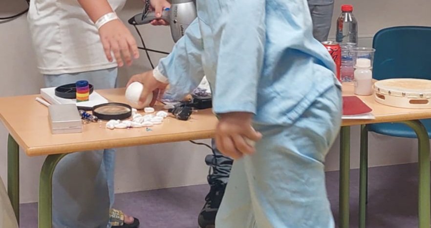 Hoy ha tocado mi visita mensual a las aulas hospitalarias, con la mochila repleta de experimentos para los niños
<a href="/EAEHD_RM/">EAEHD REGIÓN MURCIA</a> <a href="/AreaUnoArrixaca/">Área 1 Arrixaca</a> <a href="/Educarm/">Educarm</a>  <a href="/UMU/">Universidad Murcia</a>