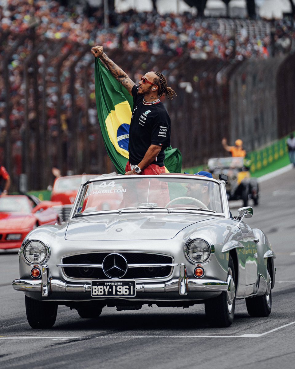 MercedesAMGF1's tweet photo. Casa 💚💛💙 https://t.co/lvj89SCEFn