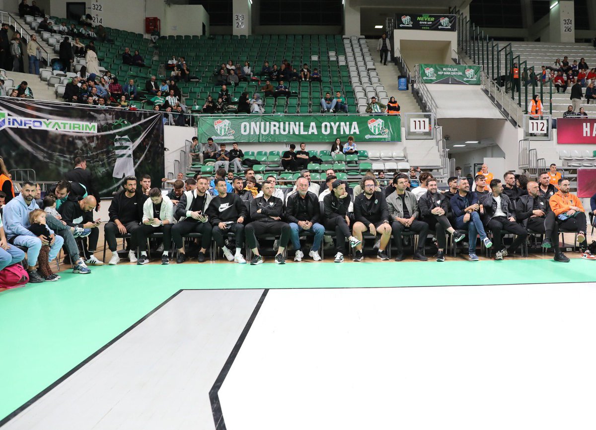 Bursaspor Yörsan (@bsbasketbol) on Twitter photo Tek arma, tek yürek 💚🤍 
Bu akşam takımımızın yanında olan Bursaspor Kulübü Başkanı Enes Çelik, Yönetim Kurulu Üyeleri, Teknik Ekip ve Futbolcularımıza teşekkür ederiz. 🐊  <a href="/BursasporSk/">Bursaspor</a> <a href="/EnsCelik16/">Enes Çelik</a>  <a href="/Sezsezgin1/">Sezer Sezgin</a> Tek arma, tek yürek 💚🤍 
Bu akşam takımımızın yanında olan Bursaspor Kulübü Başkanı Enes Çelik, Yönetim Kurulu Üyeleri, Teknik Ekip ve Futbolcularımıza teşekkür ederiz. 🐊  <a href="/BursasporSk/">Bursaspor</a> <a href="/EnsCelik16/">Enes Çelik</a>  <a href="/Sezsezgin1/">Sezer Sezgin</a>