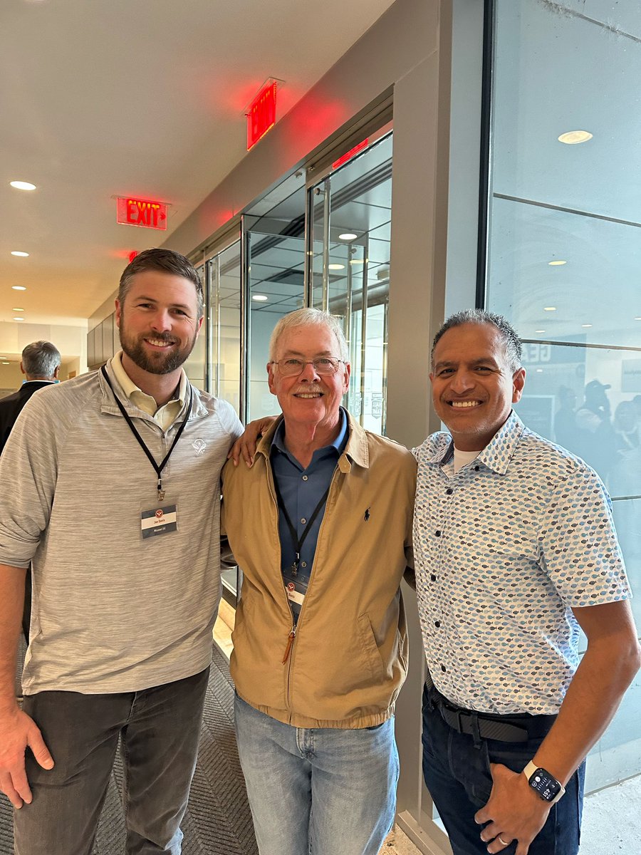 JosephDavisEDU's tweet photo. Dad was recognized as Franchisee of the year at the national @pancheros conference! Congrats to the whole Davis Fresh-Mex team! https://t.co/d0fNOQO85N