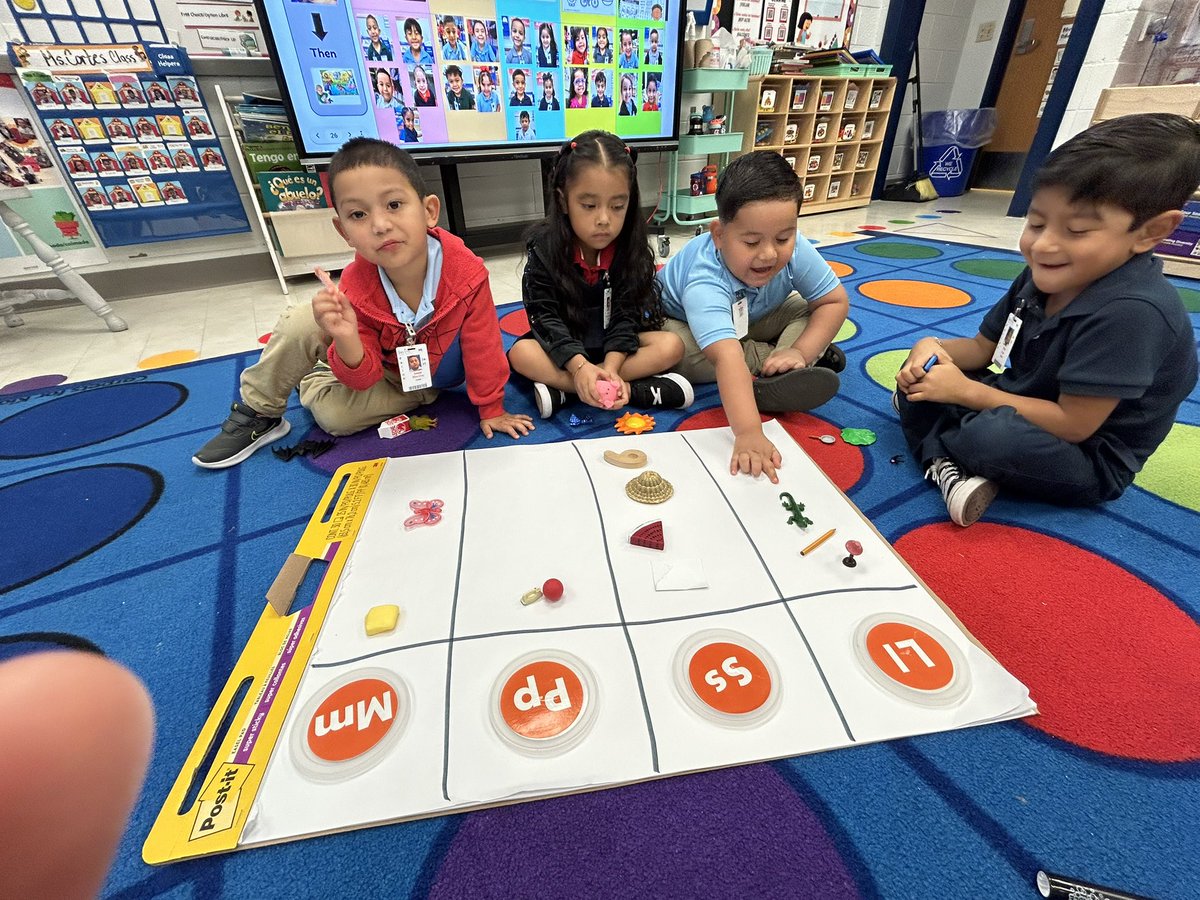 MsCortes__'s tweet photo. Letter sound fun and pumpkin crafts this past week in prek! 🎃@ES_Farine https://t.co/nY8pbuhiVz