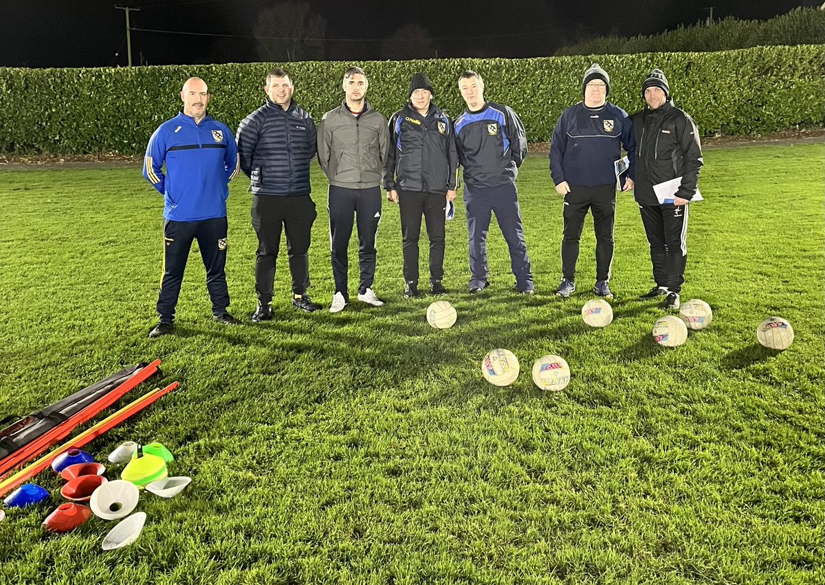 A lovely mild evening to present skill testing to <a href="/GAACarbury/">Carbury GAA</a> coaches 🏐🏐🇺🇦🇺🇦

<a href="/KildareGAA/">Kildare GAA</a> <a href="/KildareGaaCandG/">Kildare GAA Coaching & Games</a> <a href="/gaaleinster/">Leinster GAA</a> <a href="/officialgaa/">The GAA</a>