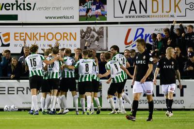 LIVE | Brabantse bekeravond barst los: Willem II in de problemen tegen Genemuiden dlvr.it/TFv88M