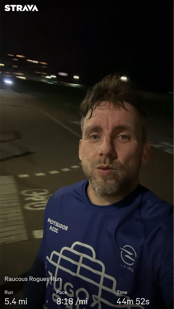 What’s up runners! Night line running tonight with ⁦<a href="/RogueRunnersUK/">Rogue Runners UK</a>⁩ what a session fun from start to finish with plenty of shouting and geeing up ⁦<a href="/TheJogShop1/">The Jog Shop</a>⁩ ⁦<a href="/balega/">Balega International</a>⁩ ⁦<a href="/on_running/">On</a>⁩ ⁦<a href="/BrightonMarathn/">Brighton Marathon Weekend</a>⁩ ⁦<a href="/UKRunChat/">UKRunChat</a>⁩