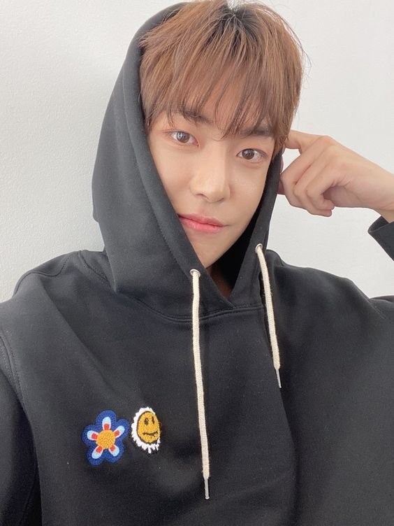 UpdateKBoys's tweet image. 🎉🎂 Hoje, o Chawon do AWEEK, está completando 30 anos. Parabéns! 

Nós desejamos um feliz aniversário, muita saúde e sucesso em sua carreira! 🥳✨

HAPPY CHAWON DAY
#HAPPYCHAWONDAY
#AWEEK #어위크
#CHAWON #차원