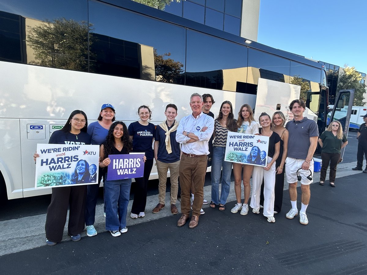 ScottPetersCA50's tweet photo. Arizona round 2 for #TeamPeters! This weekend, San Diegans traveled to Phoenix, AZ to knock doors for @KamalaHarris and @rubengallego. Every vote will make a difference in this election and it was great to join my friend, @toniatkins, to send them off to get out the vote. https://t.co/HVMhimwznS