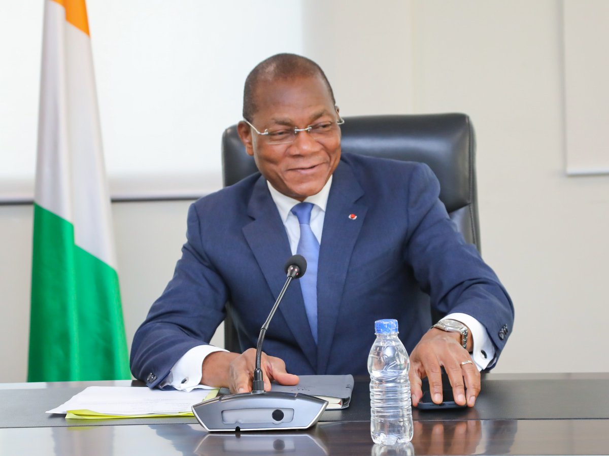 mulcv_gouv's tweet photo. SALON DES INFRASTRUCTURES D'ABIDJAN : BRUNO KONÉ REÇOIT LE GIBTP
Le Ministre de la Construction, du Logement et de l'Urbanisme, @Bruno_N_Kone, a reçu ce mercredi 30 octobre 2024, une délégation du Groupement Ivoirien du Bâtiment et des Travaux Publics (#GIBTP), conduite par son président, M. Lamine KONÉ.
Cette délégation est venue présenter officiellement au Ministre Bruno Nabagné KONÉ son Conseil d'Administration élu en juin 2024. Elle a également profité de l'occasion pour informer le Ministre et l'inviter au Salon des Infrastructures d’Abidjan, qu’elle organise le 8 novembre 2024, ainsi qu'à la célébration des 90 ans du GIBTP, prévue le 12 décembre 2024, toujours à Abidjan. M. Lamine KONÉ a exprimé, au nom de ses collègues, la volonté de son organisation d’accompagner le #MCLU dans ses missions.
De son côté, le Ministre a félicité le Conseil d’Administration du GIBTP et a assuré de son soutien pour le Salon et les festivités des 90 ans de l'organisation. Bruno Nabagné KONÉ a également évoqué les réformes mises en œuvre par son Ministère, notamment la création de l’Ordre des Ingénieurs-Conseils.
@CI225 #MCLU #GIBTP