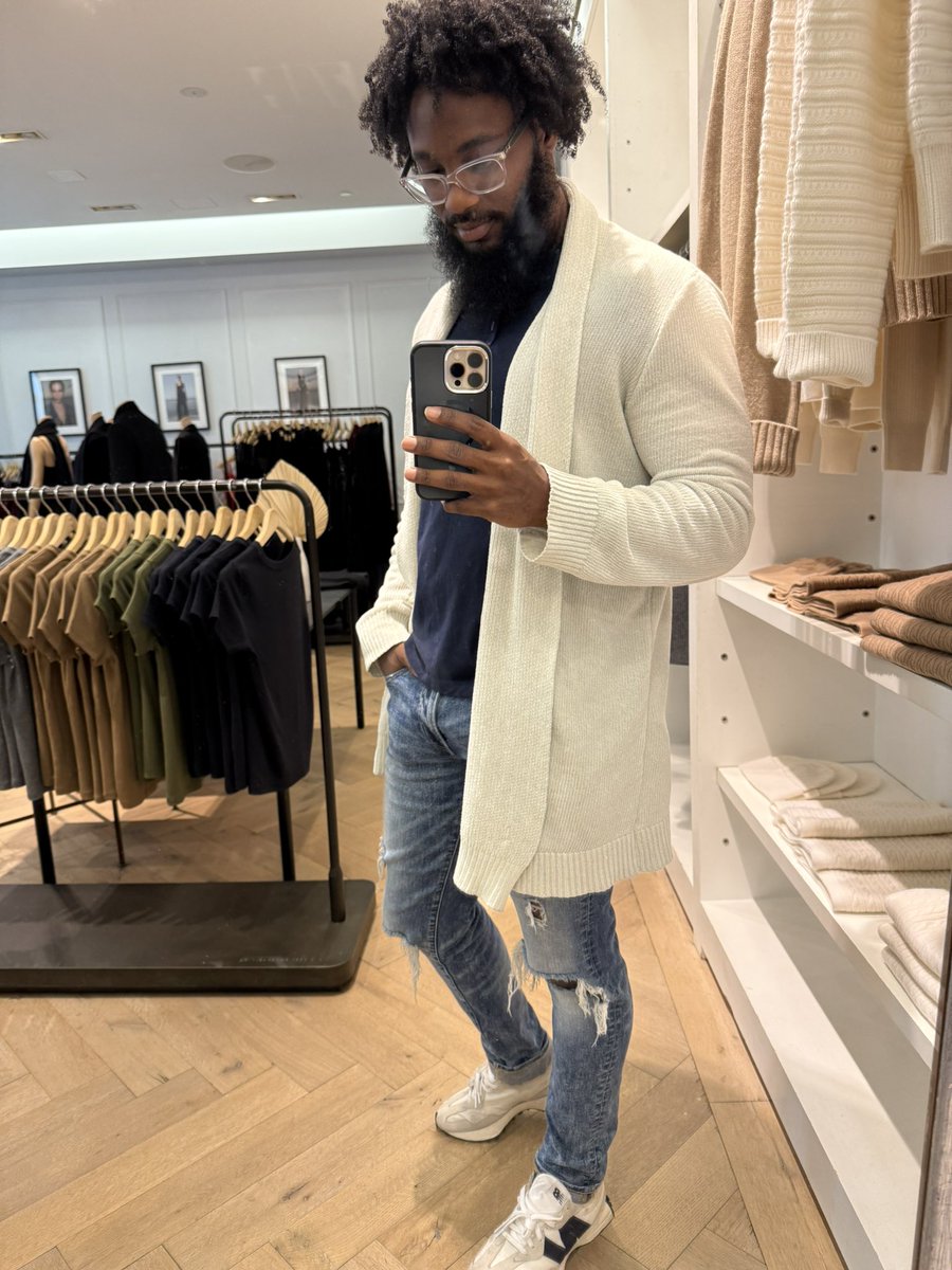 twin4lifeha's tweet image. I love what I do #Visualmerchandising