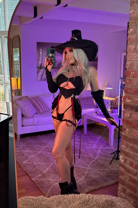 It's almost HALLOWEEEEEEEEN! https://t.co/zxTH4ZS1o8<a href="/tag/silenthill"class="tags"><span>#silenthill</span></a>