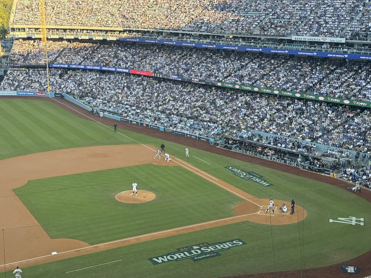 LASDHQ's tweet image. #LASD reminds everyone to celebrate responsibly as we celebrate game 5 of #WorldSeries2024. We want to emphasize that disruptive or illegal behavior will not be tolerated. Our dedicated deputies will be out in full force to maintain order and ensure the public&apos;s safety. Go…