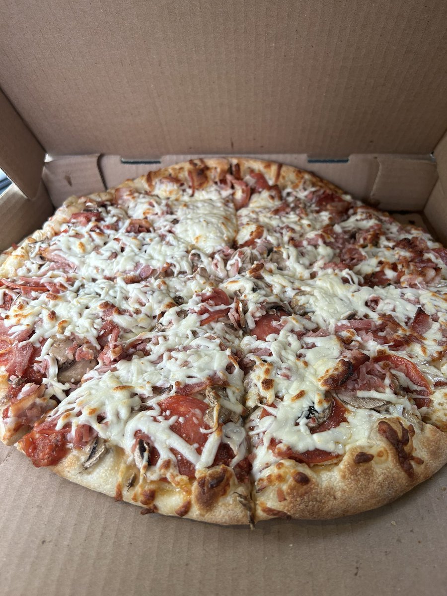 rikits28's tweet photo. Of course I drove half an hour to downtown London for free pizza. It’s my day!! Took one home for supper too. @Stobiespizza #pizza #greatsliceofza #mmmm https://t.co/LEGu7iIvev