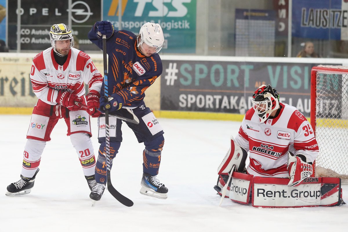 DEL2_News's tweet photo. Im vorgezogenen Spiel vom 46. Spieltag sicherten sich die @lausitz_fuechse einen 3:1-Sieg gegen den @ec_bn .
Foto: Thomas Heide #del2 #HerzblutEishockey #lfxecn https://t.co/RU4rTHtpvr