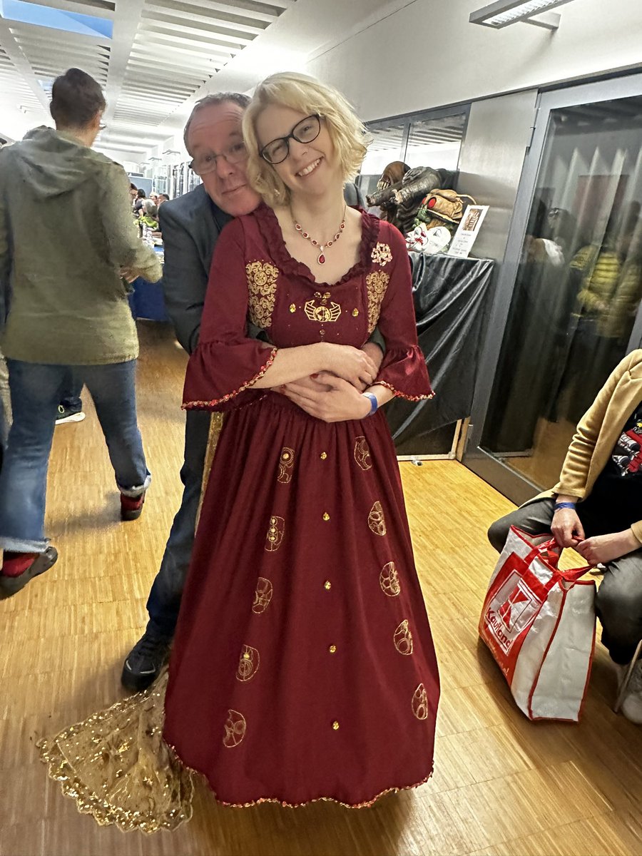 KateStewart65's tweet image. Thank you @twilightstreets for a wonderful time. Talking about „Colditz“ and the fascinating Elizabeth Klein. Also for signing my CD. I really hope to meet you again, because I‘ve had forgotten to show you my „Klein Video“ 😅

#doctorwho #timelash @bigfinish