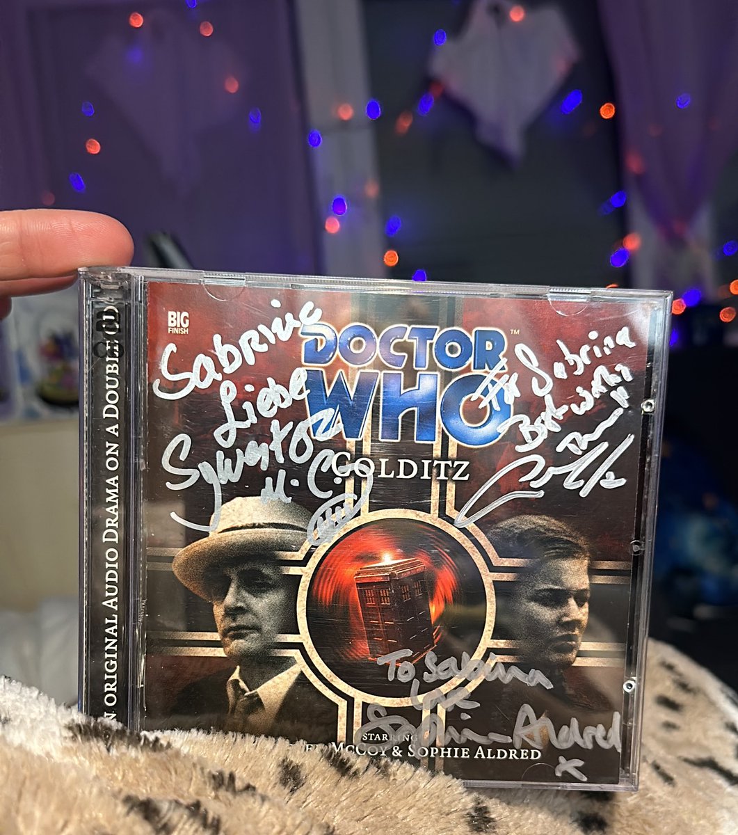 KateStewart65's tweet image. Thank you @twilightstreets for a wonderful time. Talking about „Colditz“ and the fascinating Elizabeth Klein. Also for signing my CD. I really hope to meet you again, because I‘ve had forgotten to show you my „Klein Video“ 😅

#doctorwho #timelash @bigfinish